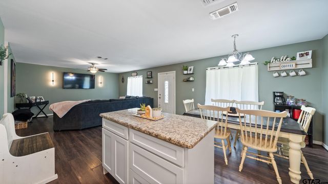 124 W Patterson Street, Grand Saline, TX 75140