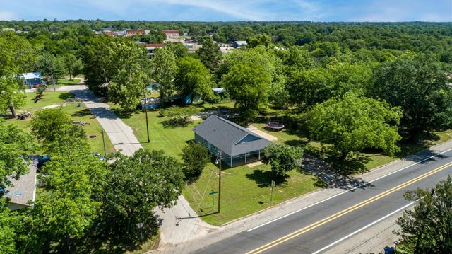 124 W Patterson Street, Grand Saline, TX 75140