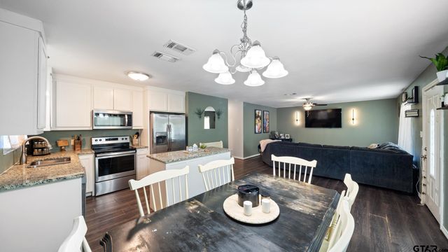 124 W Patterson Street, Grand Saline, TX 75140