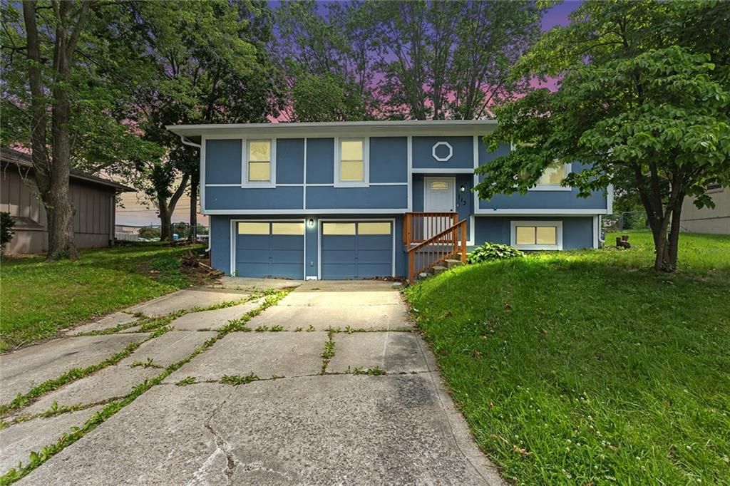 113 SW 21st Street, Oak Grove, MO 64075