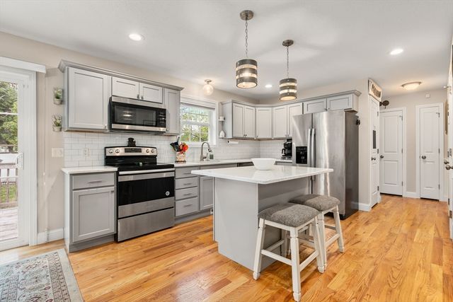 152 Ambrose St, Springfield, MA 01109