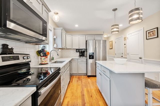 152 Ambrose St, Springfield, MA 01109