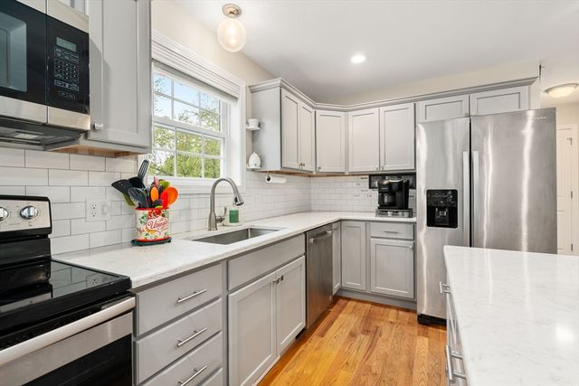 152 Ambrose St, Springfield, MA 01109