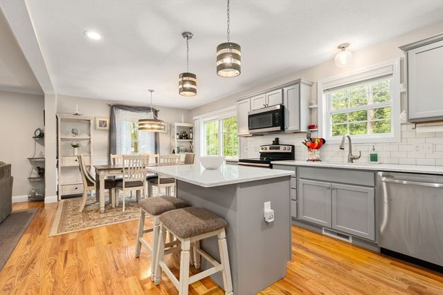 152 Ambrose St, Springfield, MA 01109