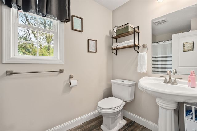 152 Ambrose St, Springfield, MA 01109
