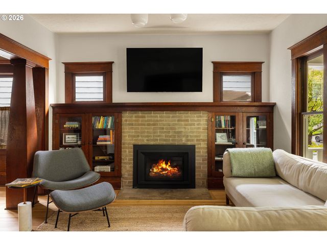 1842 Se 42ND Ave, Portland, OR 97215