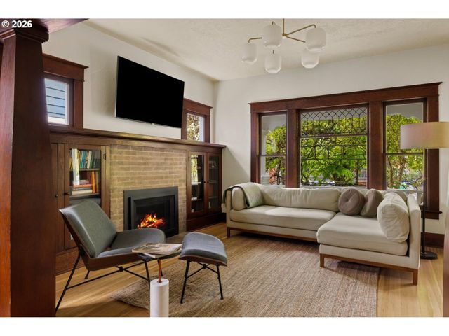 1842 Se 42ND Ave, Portland, OR 97215