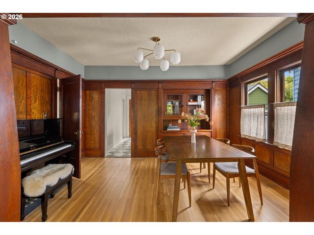 1842 Se 42ND Ave, Portland, OR 97215