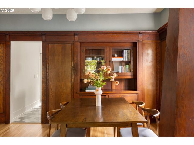 1842 Se 42ND Ave, Portland, OR 97215