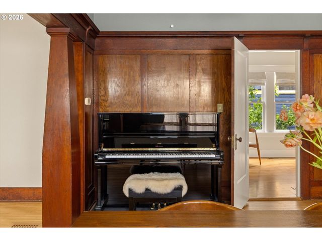 1842 Se 42ND Ave, Portland, OR 97215