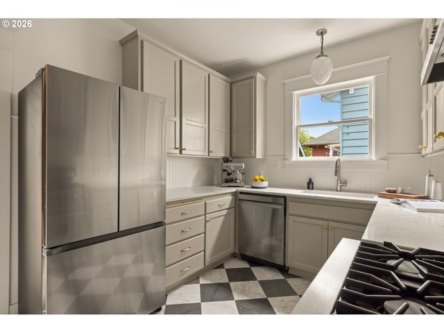 1842 Se 42ND Ave, Portland, OR 97215