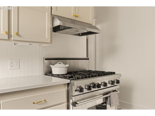 1842 Se 42ND Ave, Portland, OR 97215