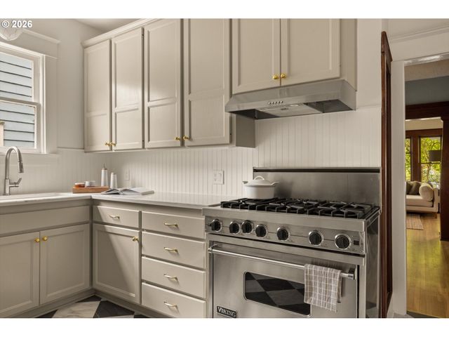 1842 Se 42ND Ave, Portland, OR 97215