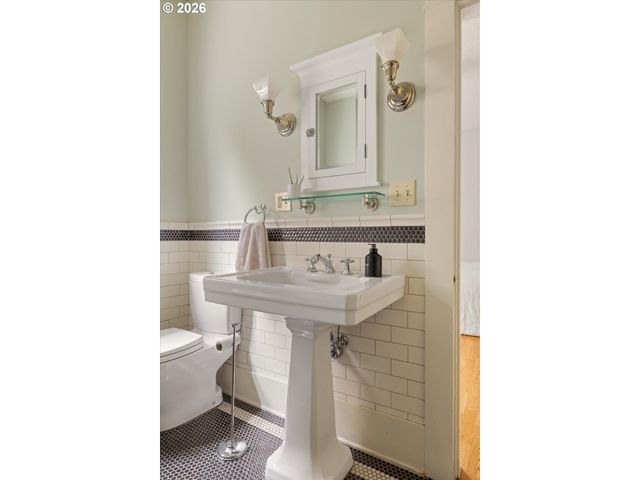 1842 Se 42ND Ave, Portland, OR 97215