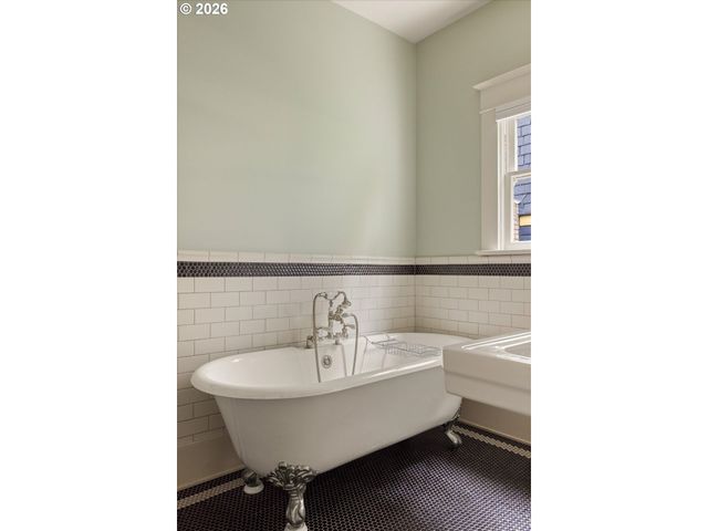 1842 Se 42ND Ave, Portland, OR 97215