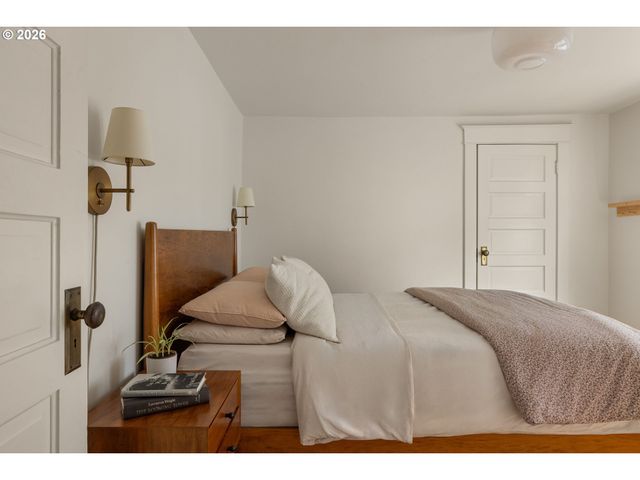 1842 Se 42ND Ave, Portland, OR 97215