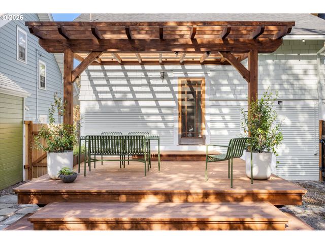 1842 Se 42ND Ave, Portland, OR 97215