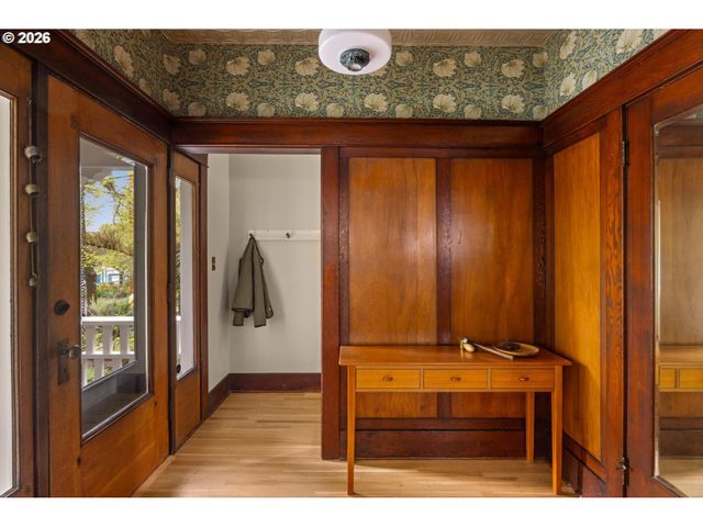 1842 Se 42ND Ave, Portland, OR 97215