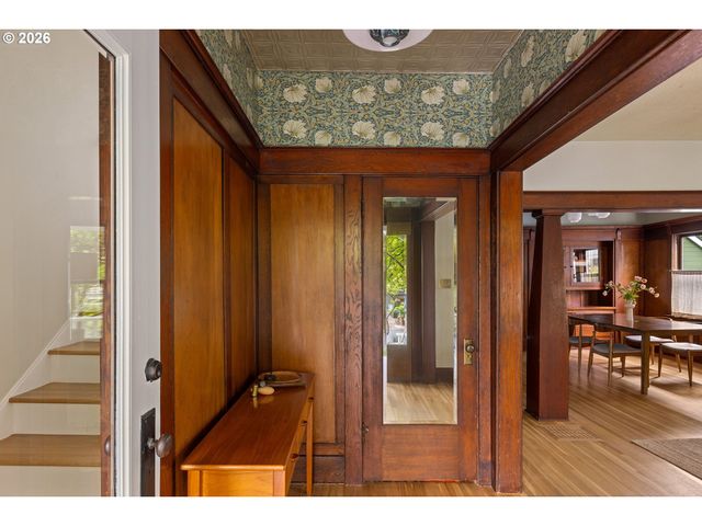 1842 Se 42ND Ave, Portland, OR 97215