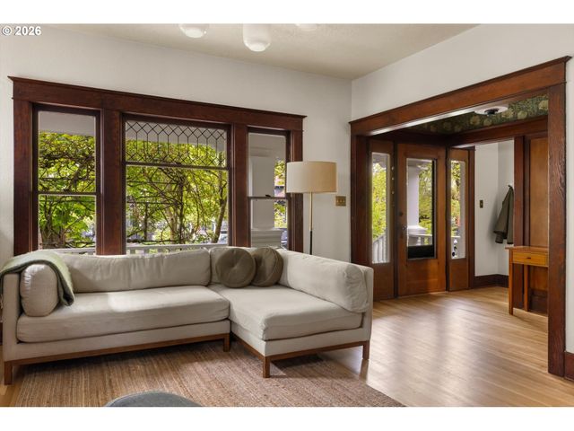 1842 Se 42ND Ave, Portland, OR 97215