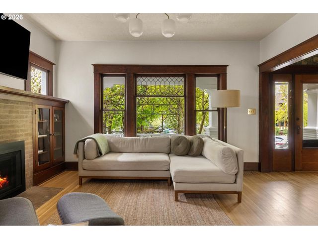 1842 Se 42ND Ave, Portland, OR 97215