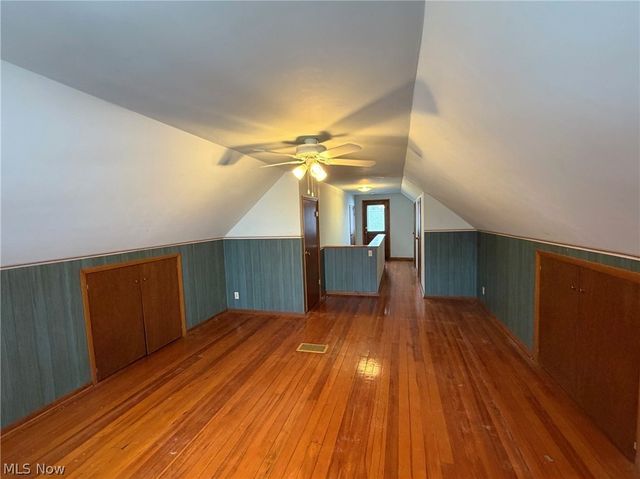 2229 Schneider Street NW, North Canton, OH 44720