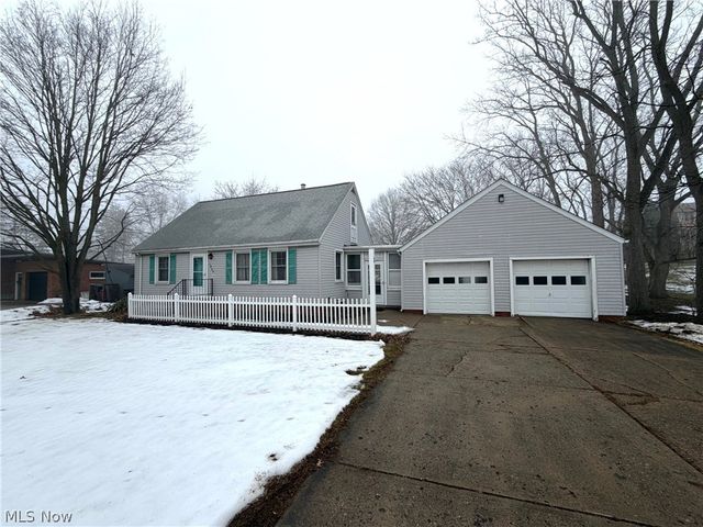 2229 Schneider Street NW, North Canton, OH 44720