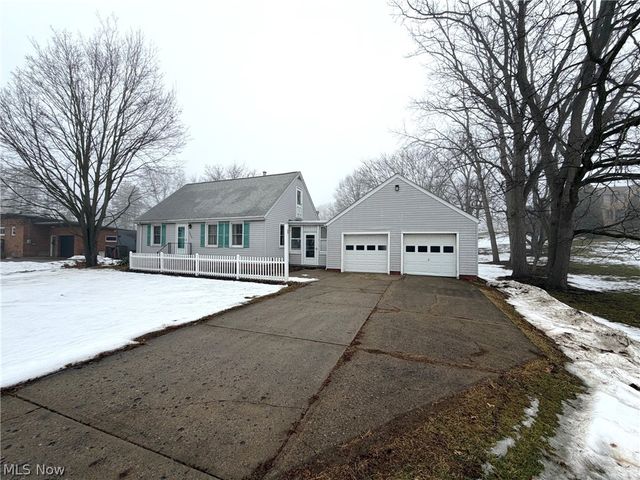 2229 Schneider Street NW, North Canton, OH 44720