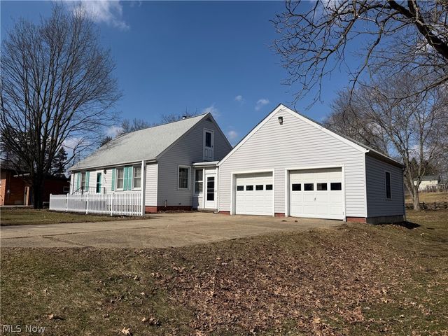 2229 Schneider Street NW, North Canton, OH 44720