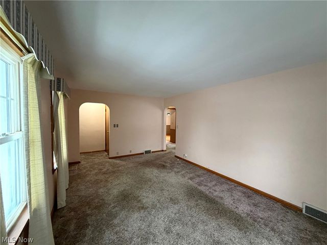 2229 Schneider Street NW, North Canton, OH 44720