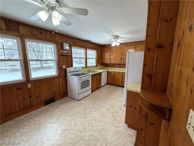 2229 Schneider Street NW, North Canton, OH 44720