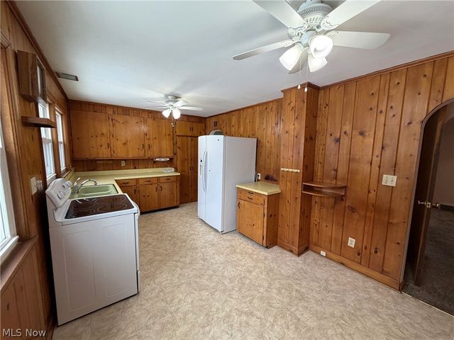 2229 Schneider Street NW, North Canton, OH 44720