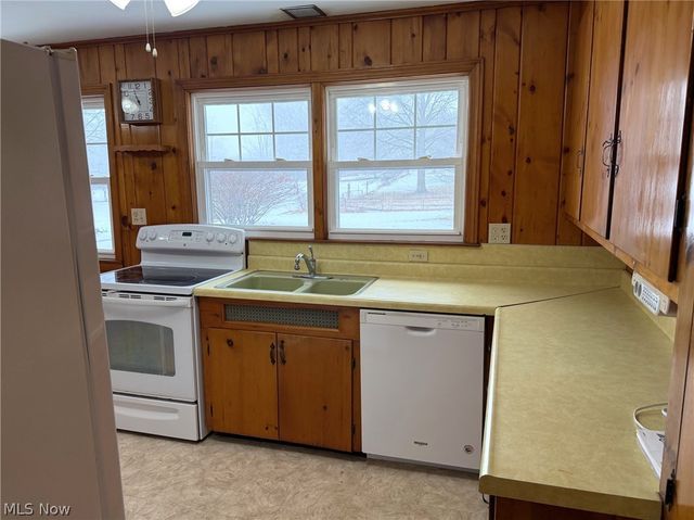 2229 Schneider Street NW, North Canton, OH 44720