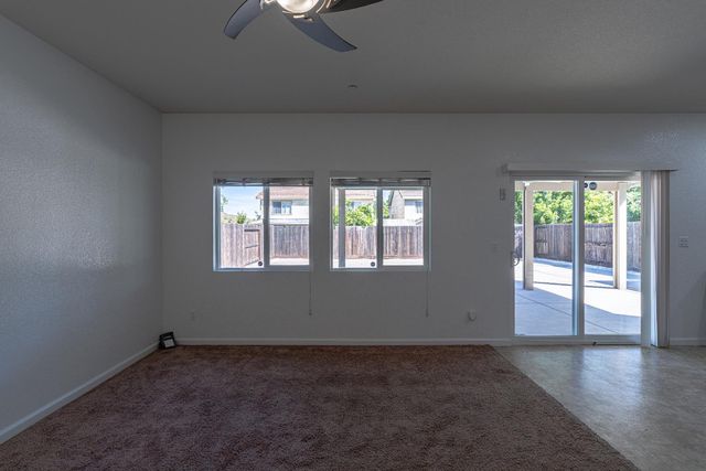 8216 Kossum Way, Elk Grove, CA 95624