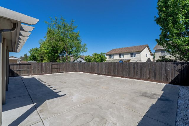 8216 Kossum Way, Elk Grove, CA 95624