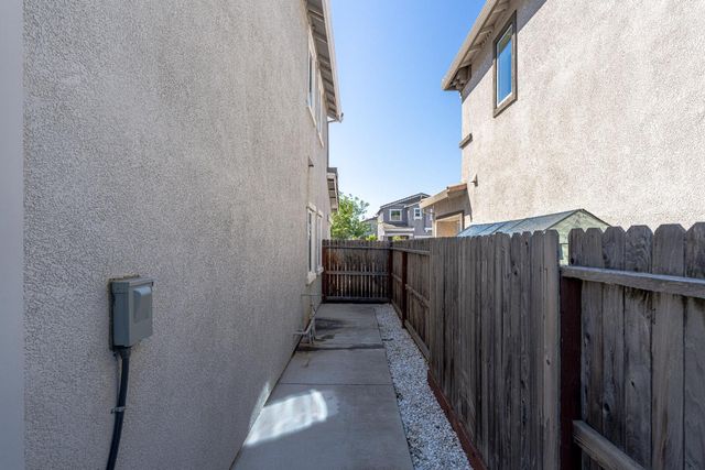 8216 Kossum Way, Elk Grove, CA 95624