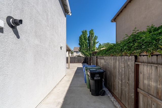 8216 Kossum Way, Elk Grove, CA 95624