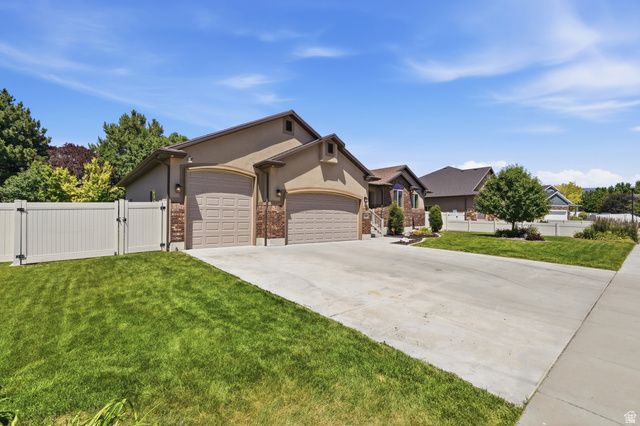 1302 W 2535 N, Clinton, UT 84015
