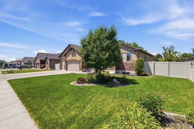 1302 W 2535 N, Clinton, UT 84015