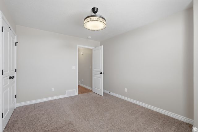 1302 W 2535 N, Clinton, UT 84015