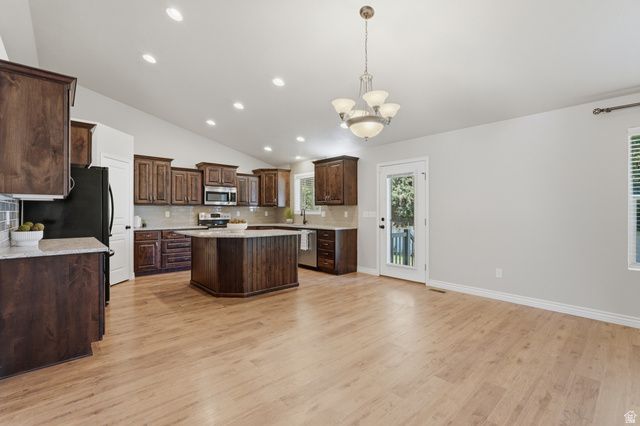 1302 W 2535 N, Clinton, UT 84015