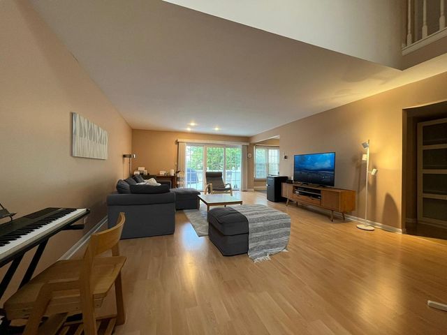 4891 Turnberry Drive, Hoffman Estates, IL 60010