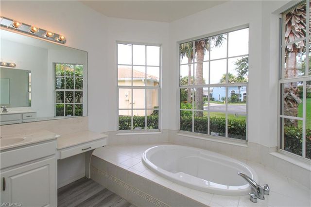 3927 Aurora CT, Naples, FL 34116