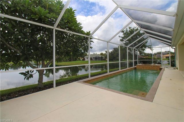3927 Aurora CT, Naples, FL 34116