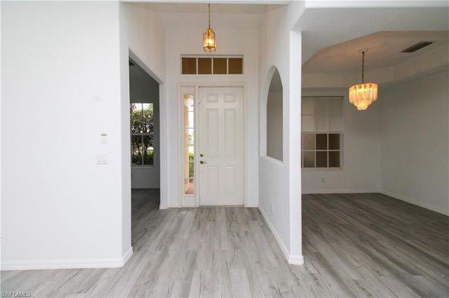 3927 Aurora CT, Naples, FL 34116