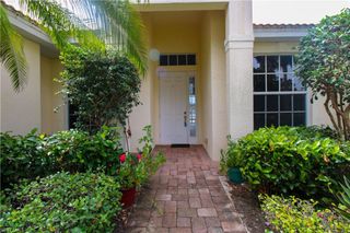 3927 Aurora CT, Naples, FL 34116
