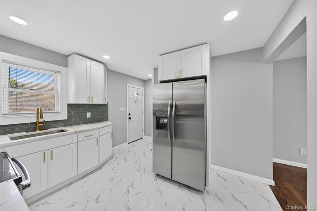 65 Maple Lane, Medford, NY 11763