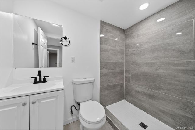 65 Maple Lane, Medford, NY 11763