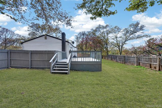 65 Maple Lane, Medford, NY 11763