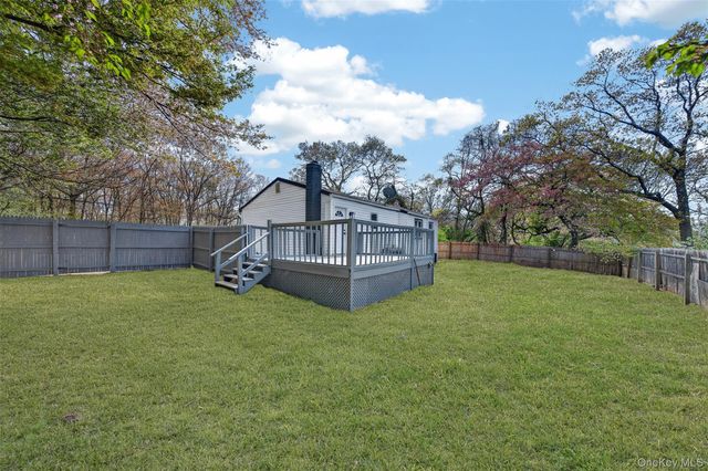 65 Maple Lane, Medford, NY 11763